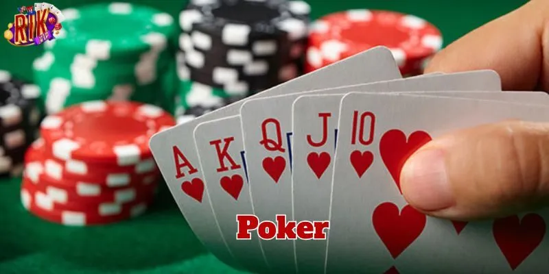 Người chơi Poker tập trung phân tích đối thủ
